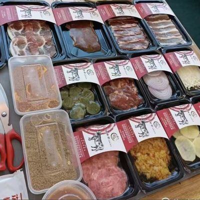 Full-Automatic Continuous Vacuum Skin Displacement Chain Plastic Tray Sealer DQ630AT-VS High Quality Tray Sealer Machine